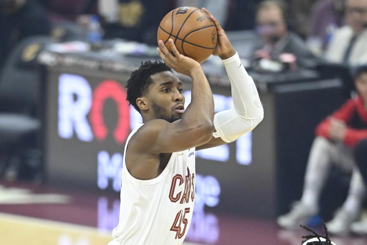 王飞获双料推广人奖，推动中国拳击发展，助力职业拳击繁荣。